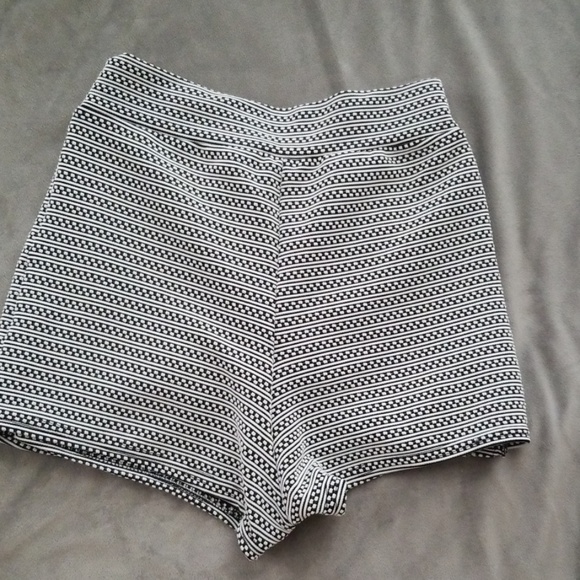 Petite Skort - Picture 2 of 3